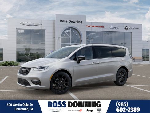 New 2026 Chrysler Pacifica Limited image 1