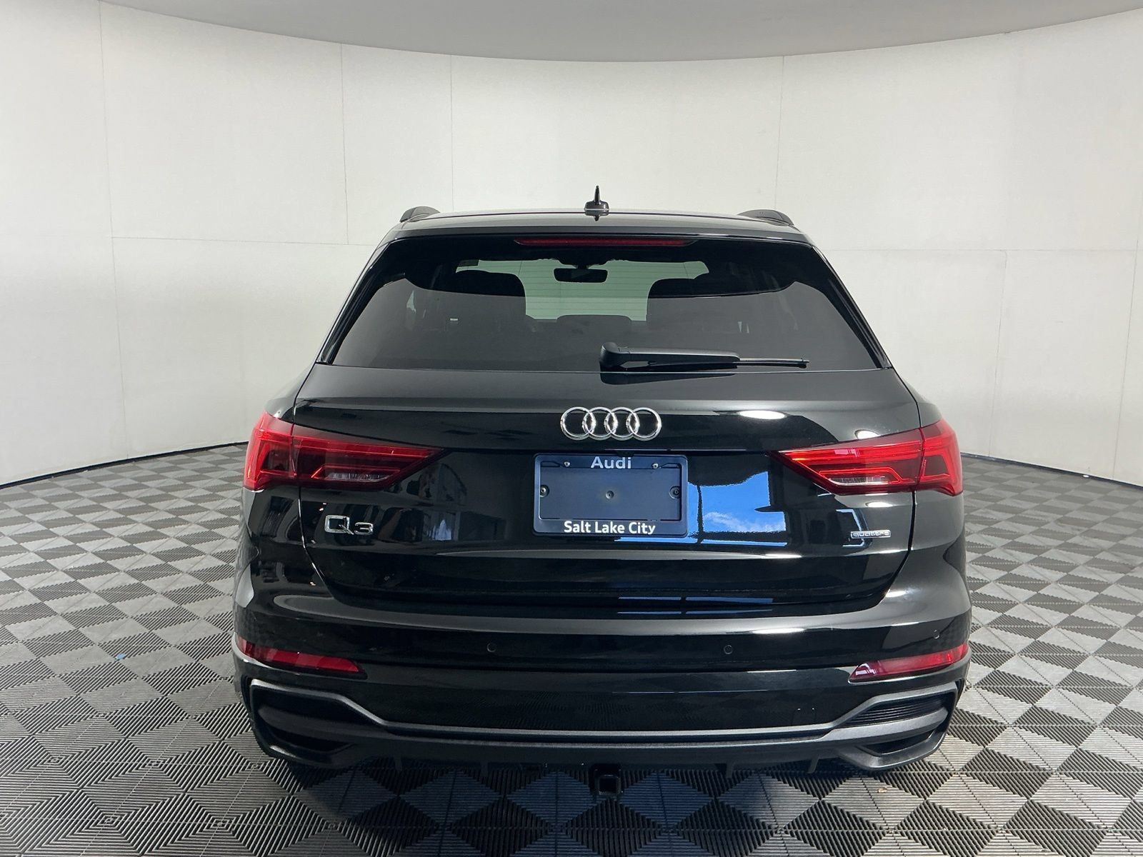 Used 2025 Audi Q3 2.0T Premium AWD/4WD image 7