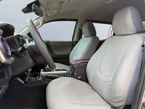 Used 2019 Toyota Tacoma SR5 image 16