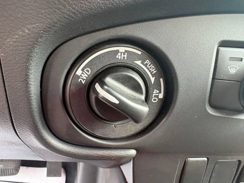 Used 2023 Nissan Frontier PRO-4X w/ Technology Package AWD/4WD image 19