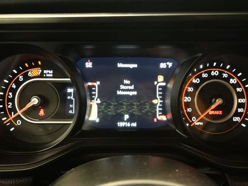 Used 2026 Jeep Wrangler Unlimited Rubicon AWD/4WD image 15