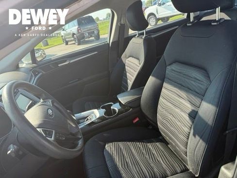 Used 2016 Ford Fusion SE FWD image 17