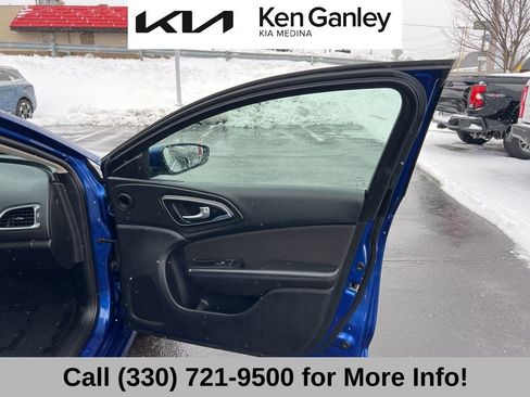 Used 2015 Chrysler 200 Limited w/ Convenience Group image 57