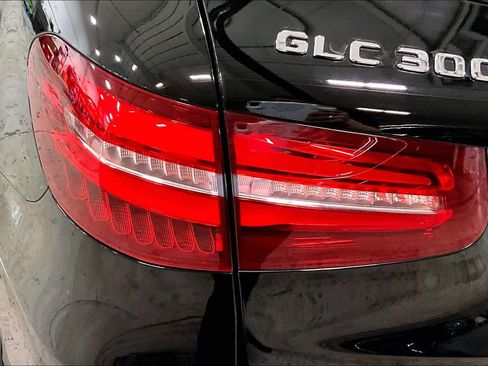 Used 2018 Mercedes-Benz GLC 300 4MATIC image 27