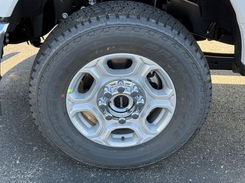 New 2026 Ford F350 XLT w/ FX4 Off-Road Package AWD/4WD image 9