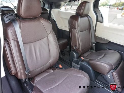 Used 2023 Toyota Sienna Platinum AWD/4WD image 50