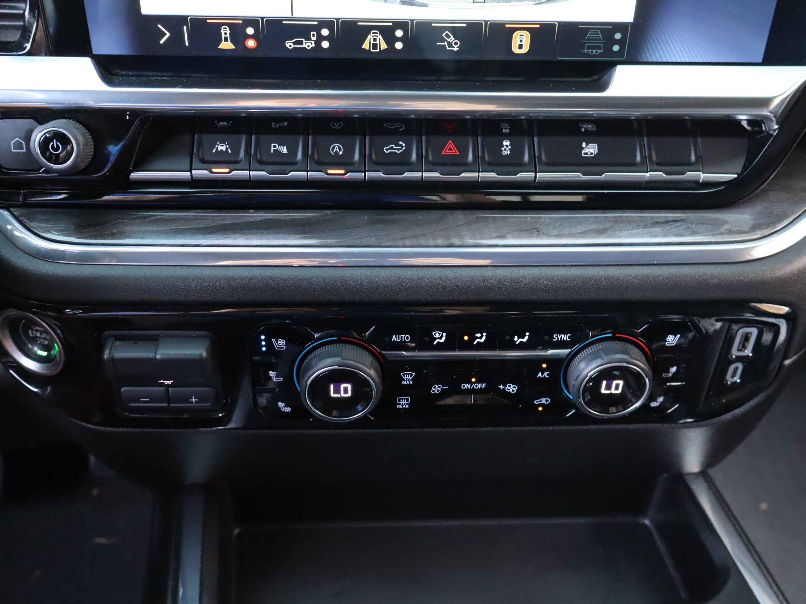 Used 2024 Chevrolet Silverado 1500 LTZ w/ Technology Package AWD/4WD image 30