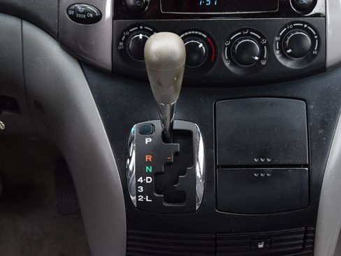 Used 2010 Toyota Sienna CE FWD image 27