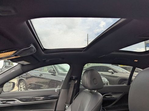 Used 2019 BMW 740i w/ M Sport Package RWD image 27