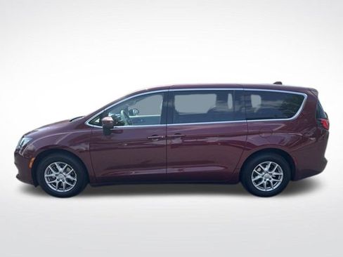 Used 2017 Chrysler Pacifica Touring FWD image 2