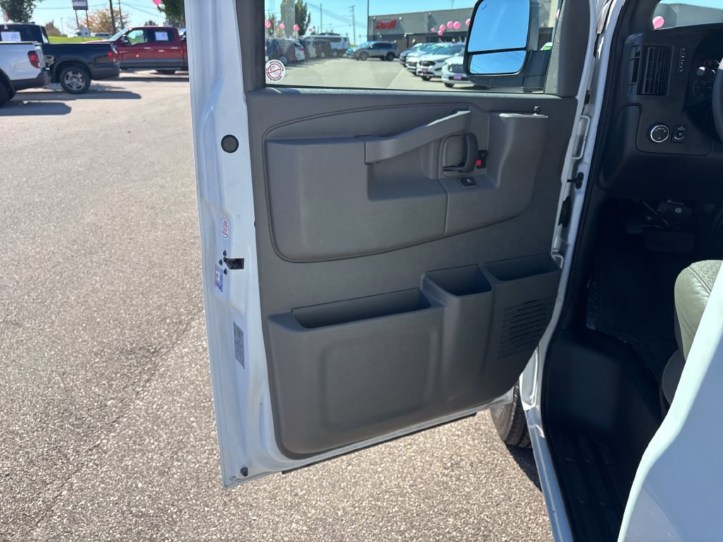 Used 2025 Chevrolet Express 3500 LT w/ LT Preferred Equipment Group RWD image 13