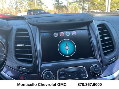 Used 2016 Chevrolet Impala LT w/ Convenience Package image 16