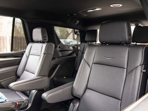 Used 2025 Cadillac Escalade Luxury image 33