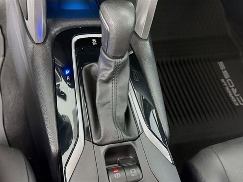 Used 2022 Toyota Corolla Cross XLE image 22