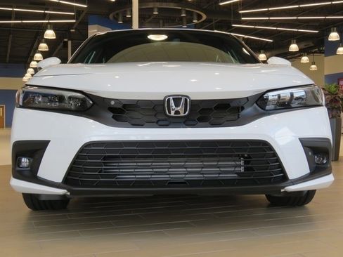 Used 2023 Honda Civic Sport Touring image 2