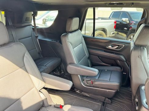 Used 2022 Chevrolet Tahoe Z71 w/ Luxury Package AWD/4WD image 21