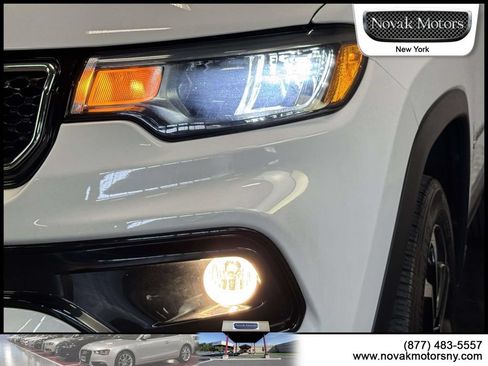 Used 2023 Jeep Compass Limited w/ Sun and Sound Group AWD/4WD image 10