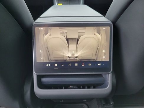 Used 2026 Tesla Model Y Long Range image 16