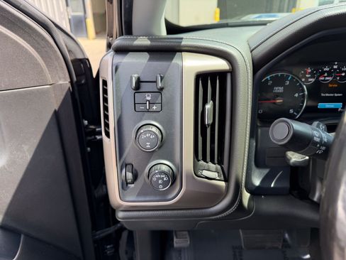 Used 2018 GMC Sierra 2500 Denali w/ Duramax Plus Package AWD/4WD image 17