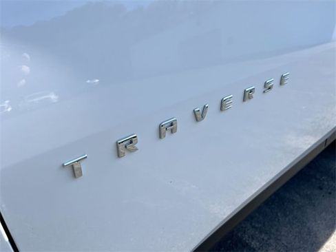 Used 2023 Chevrolet Traverse LT w/ Rear Camera Mirror Package image 30