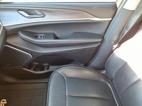 Used 2023 Jeep Grand Cherokee Limited w/ Luxury Tech Group II image 64