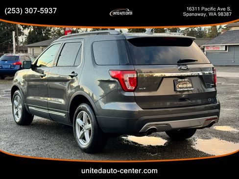 Used 2017 Ford Explorer XLT image 6
