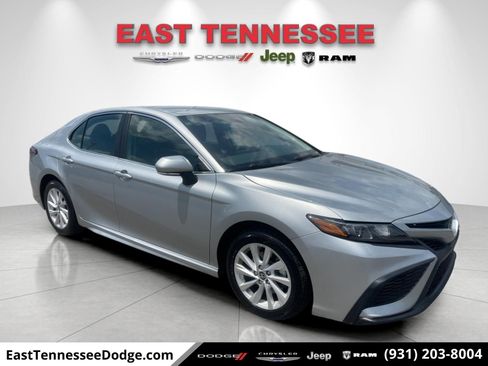 Used 2024 Toyota Camry SE FWD image 1