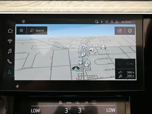 Used 2022 Audi e-tron Premium Plus w/ Premium Plus Package AWD/4WD image 24