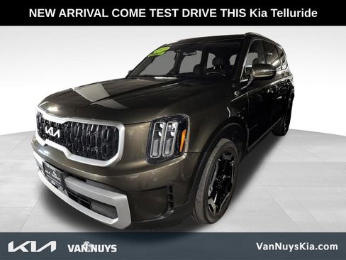 Used 2023 Kia Telluride EX w/ EX Captain's Chair Package AWD/4WD image 1