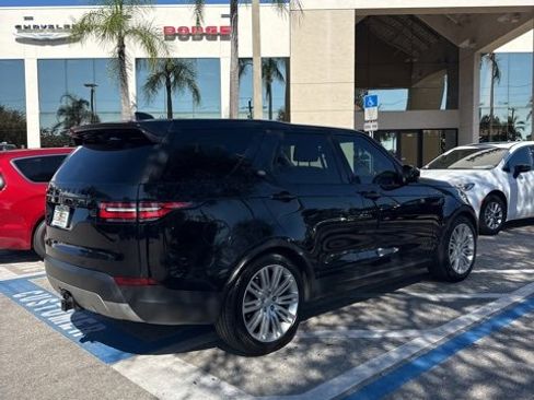 Used 2017 Land Rover Discovery First Edition image 4