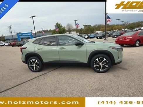 Certified 2024 Chevrolet Trax RS w/ Driver Confidence Package FWD image 9