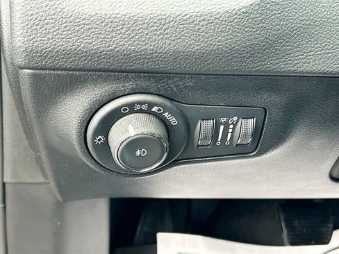 Used 2019 Jeep Compass Latitude w/ Popular Equipment Group AWD/4WD image 15