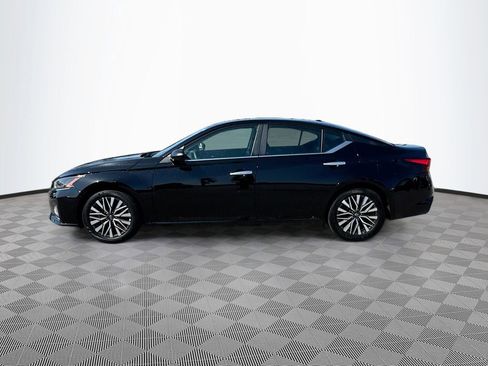Used 2025 Nissan Altima 2.5 SV image 7