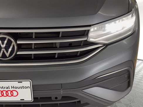 Used 2022 Volkswagen Tiguan SE FWD image 11