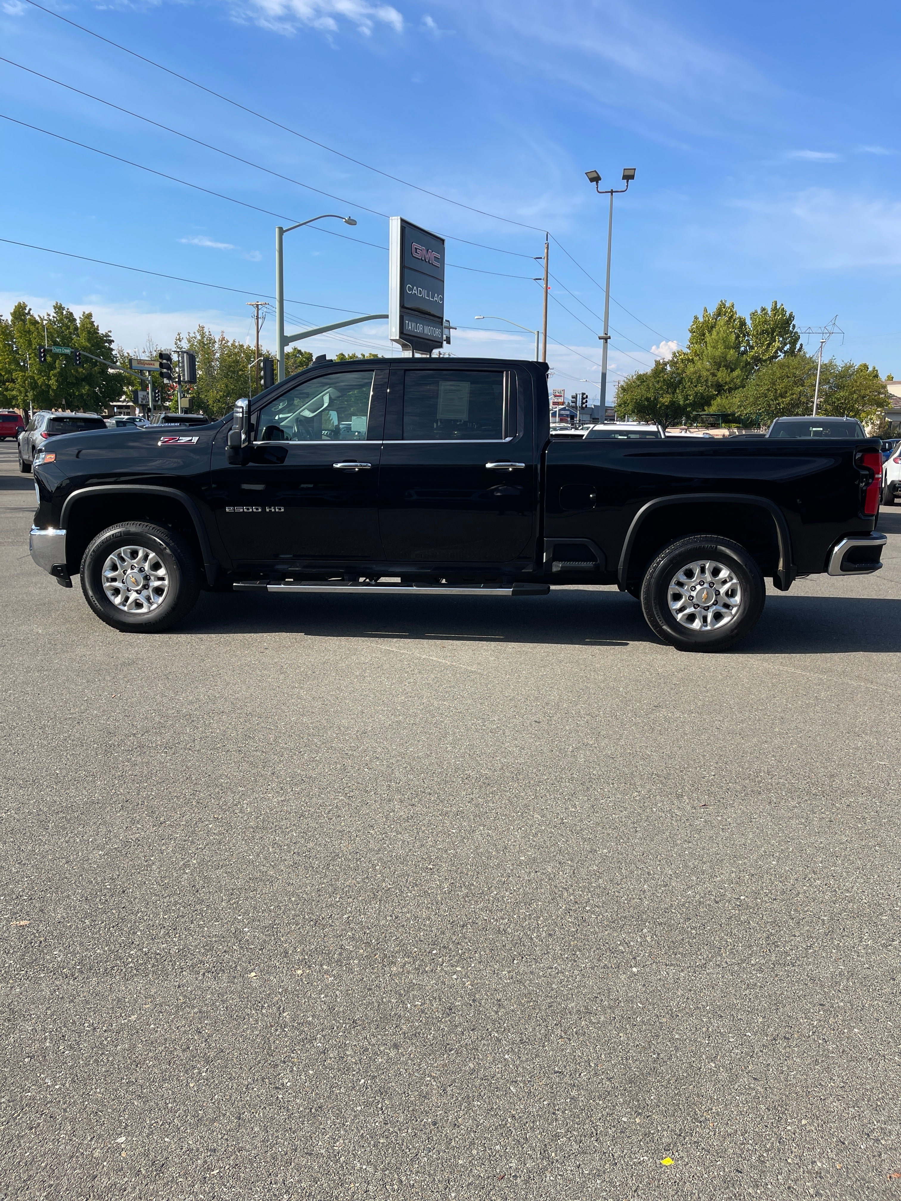 Used 2024 Chevrolet Silverado 2500 LTZ w/ LTZ Plus Package AWD/4WD image 8