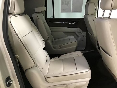 Used 2023 GMC Yukon XL Denali image 10