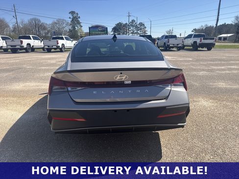 Used 2025 Hyundai Elantra Sport image 19