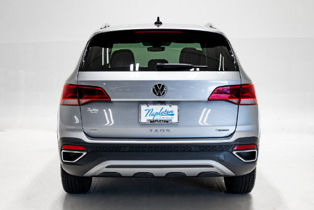 Used 2023 Volkswagen Taos SE w/ Panoramic Sunroof Package AWD/4WD image 34