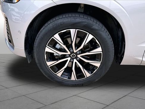 Used 2025 Volvo XC60 B5 Plus AWD/4WD image 11