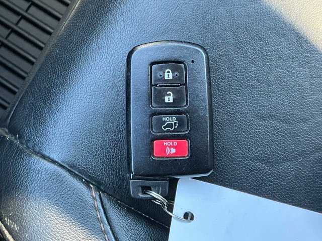 Used 2016 Toyota Highlander XLE AWD/4WD image 23