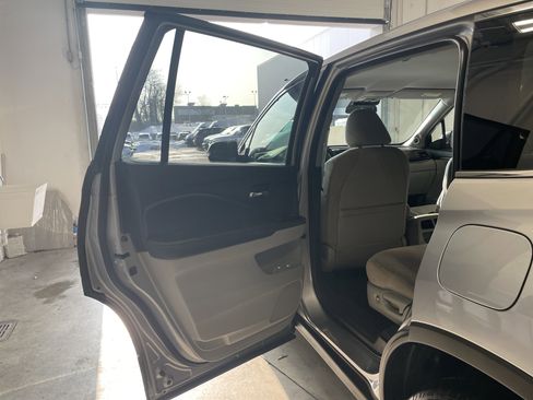 Used 2021 Honda Pilot EX image 24