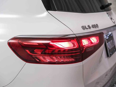 Certified 2025 Mercedes-Benz GLS 450 4MATIC image 7
