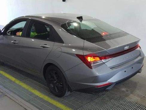 Used 2022 Hyundai Elantra SEL FWD image 2
