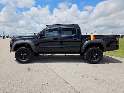 Used 2018 Toyota Tacoma TRD Pro AWD/4WD image 4