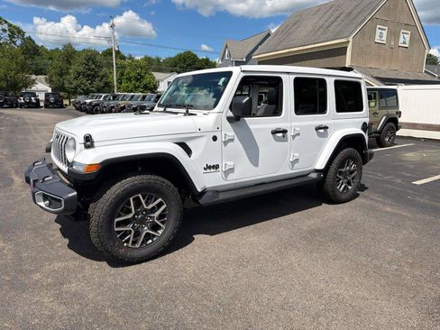 New 2026 Jeep Wrangler Unlimited Sahara AWD/4WD image 4