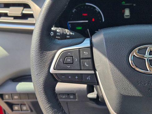 Used 2023 Toyota Sienna XLE FWD image 40