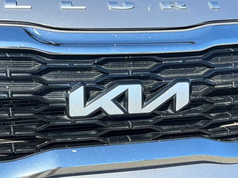 Used 2022 Kia Telluride LX AWD/4WD image 16