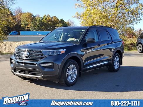 Used 2023 Ford Explorer XLT w/ Equipment Group 202A image 2