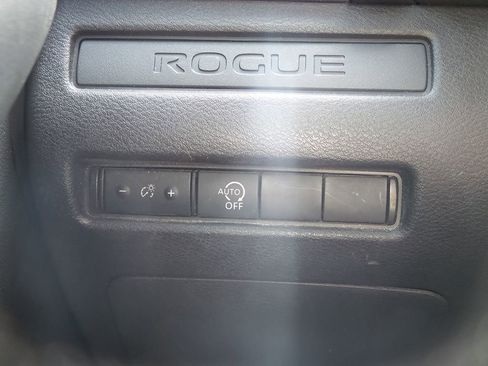 Used 2024 Nissan Rogue S FWD image 30
