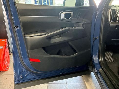 Used 2024 Kia Sorento S w/ Panoramic Sunroof Package AWD/4WD image 9